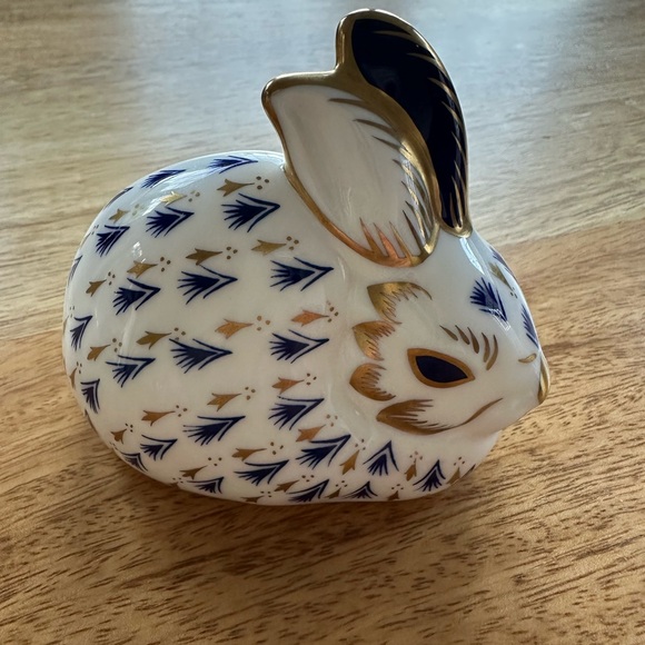 Royal Crown Derby bone china bunny - Picture 1 of 6